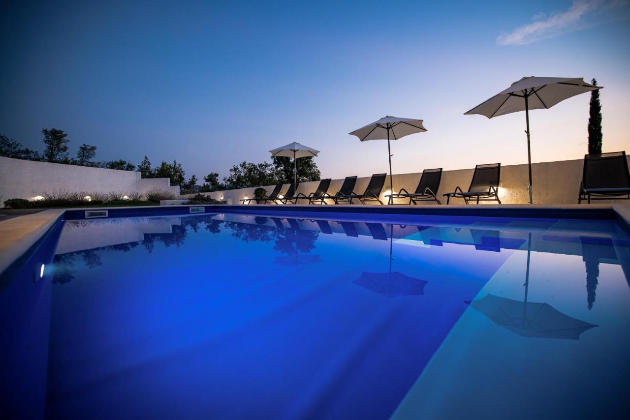 Royal Promons - Heated Pool Vila Starigrad Paklenica Exterior foto