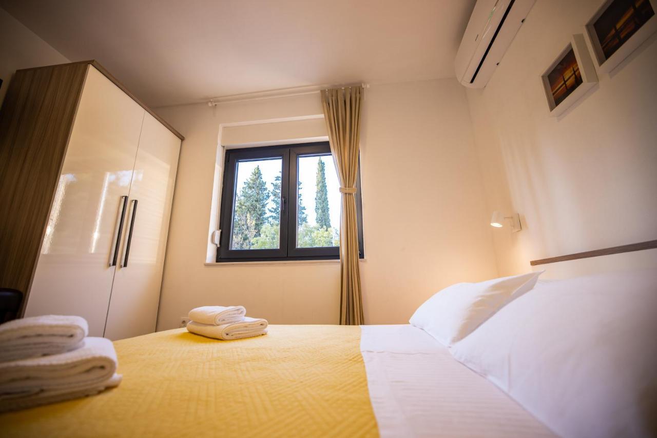 Royal Promons - Heated Pool Vila Starigrad Paklenica Exterior foto