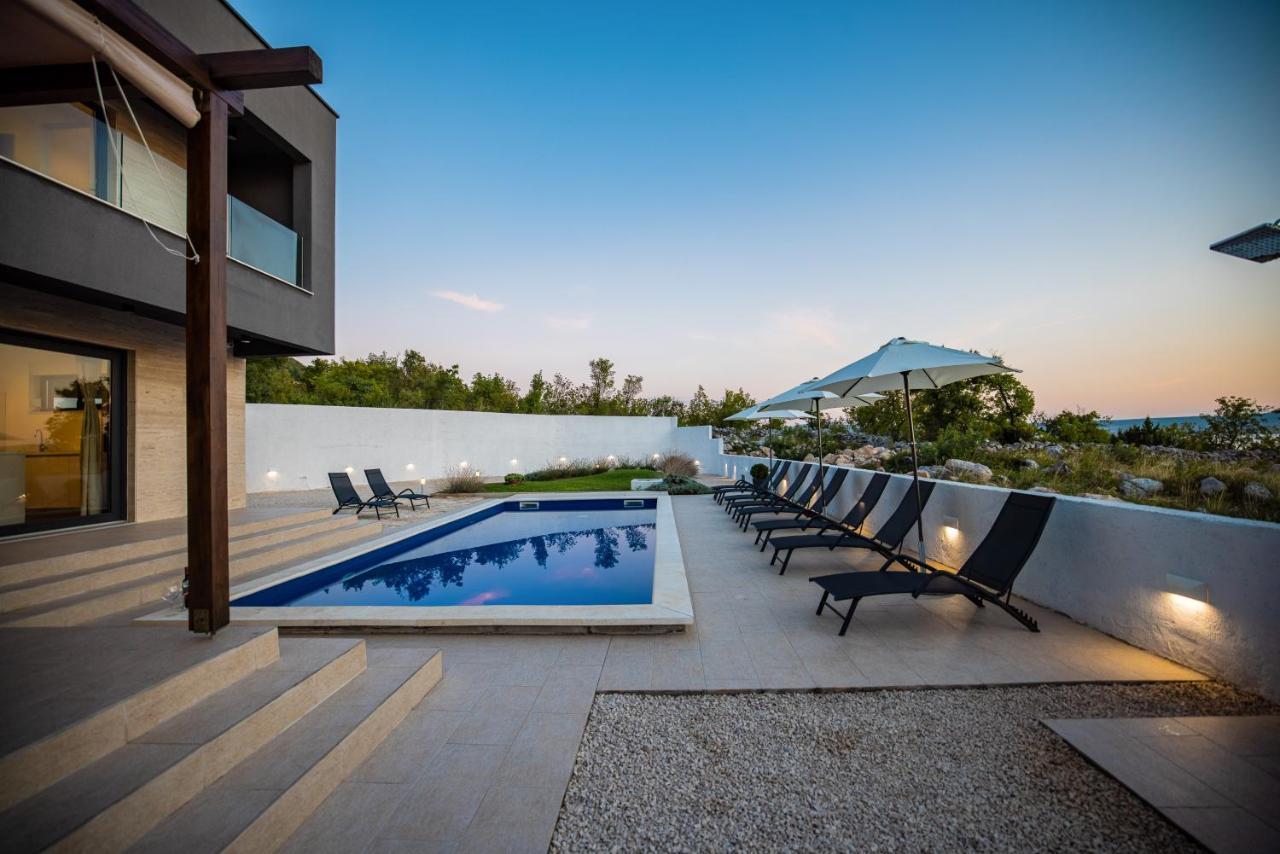 Royal Promons - Heated Pool Vila Starigrad Paklenica Exterior foto